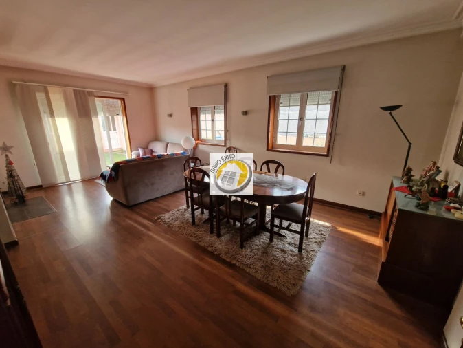 Moradia T4 para Venda em Argoncilhe Foto 3