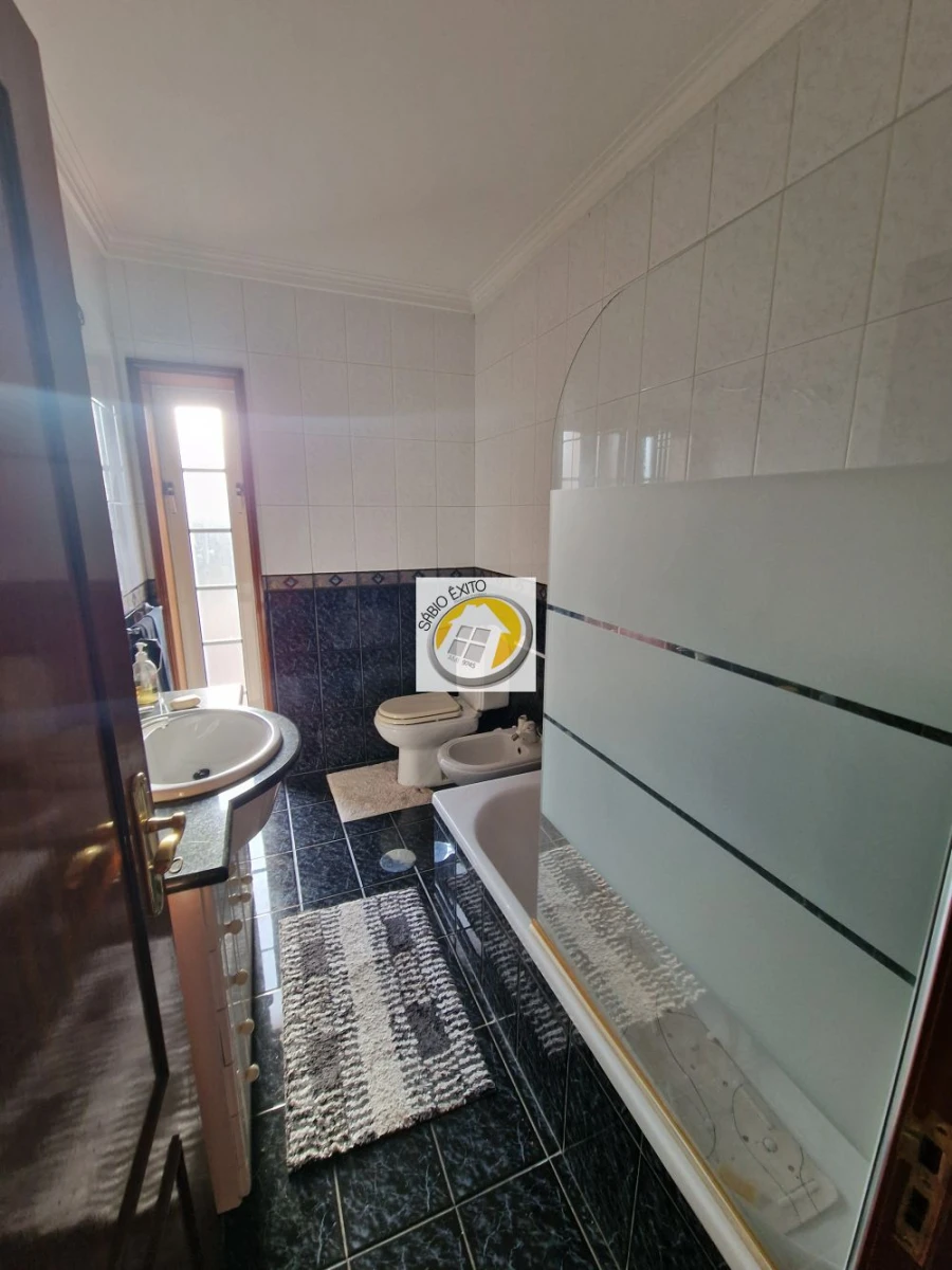 Moradia T4 para Venda em Argoncilhe Foto 28