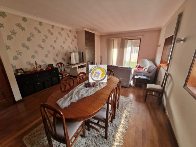 Moradia T4 para Venda em Argoncilhe Foto 4