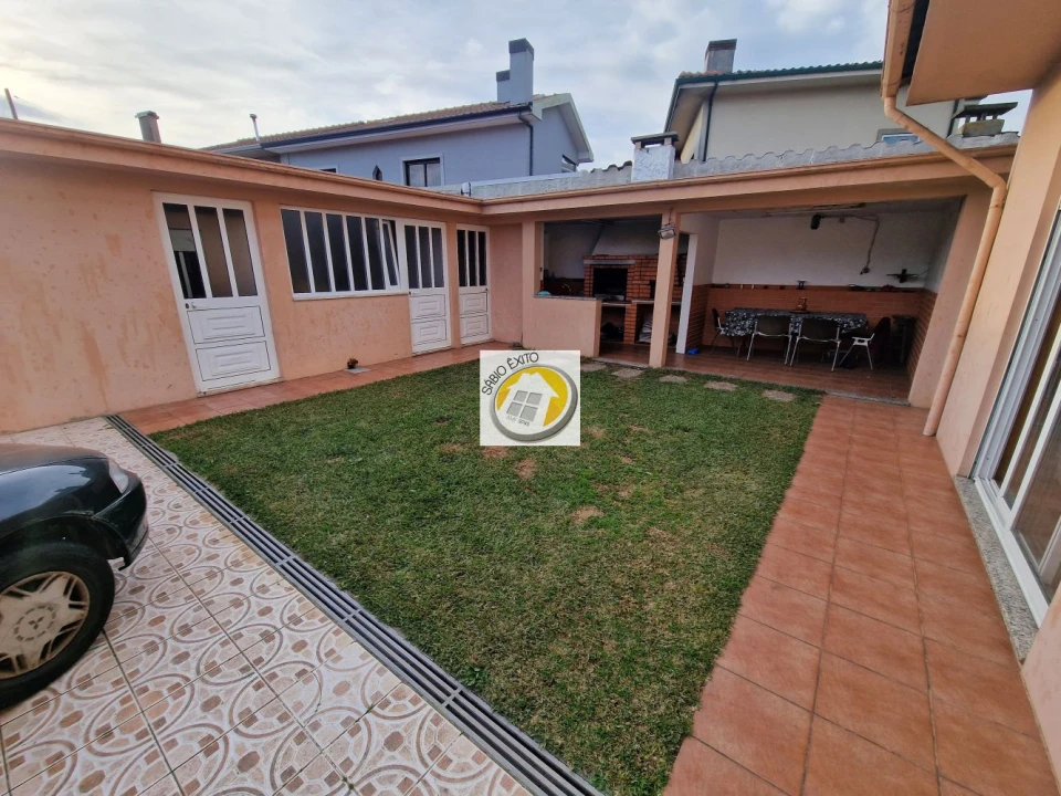 Moradia T4 para Venda em Argoncilhe Foto 36