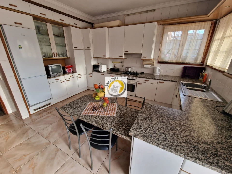 Moradia T4 para Venda em Argoncilhe Foto 1