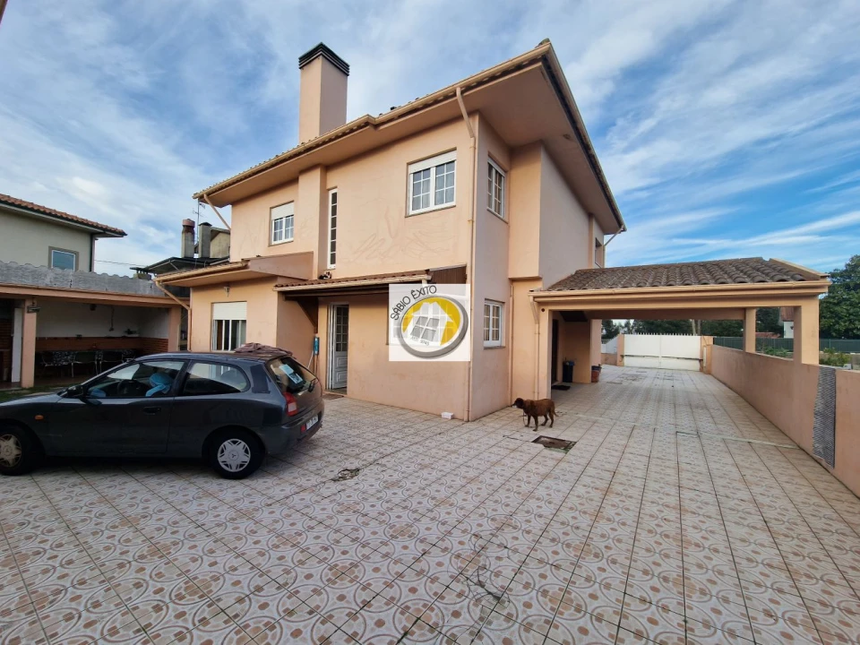 Moradia T4 para Venda em Argoncilhe Foto 35