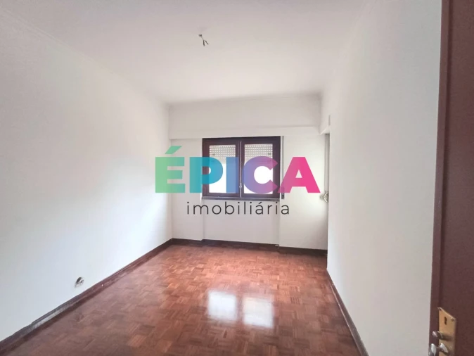 Apartamento T2 para Venda em Carcavelos e Parede Foto 4
