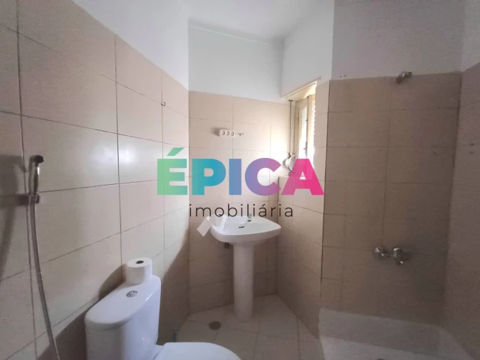 Apartamento T2 para Venda em Carcavelos e Parede Foto 17
