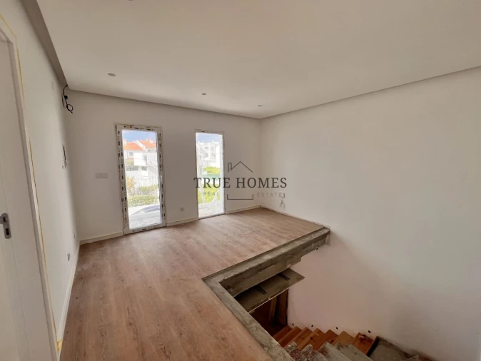 Moradia T4 para Venda em Laranjeiro e Feijó Foto 15