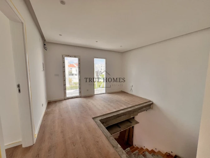 Moradia T4 para Venda em Laranjeiro e Feijó Foto 7