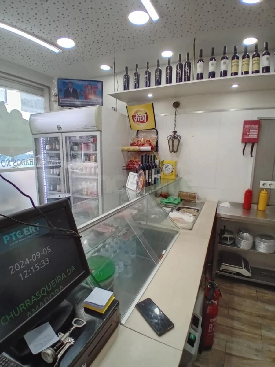 Loja para Trespasse em Venteira Foto 4