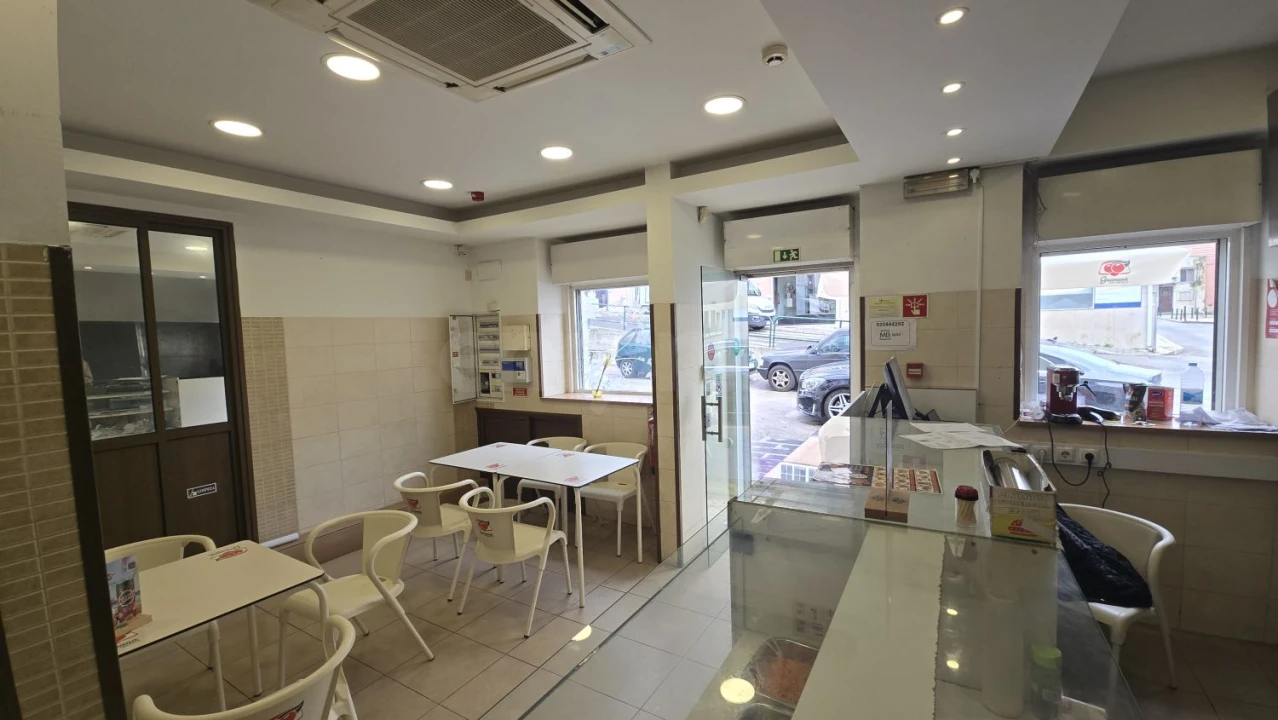 Loja para Trespasse em Póvoa de Santo Adrião e Olival Basto Foto 13