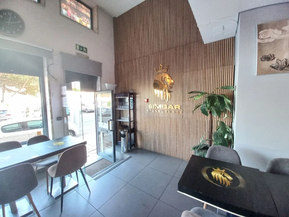 Loja para Trespasse em Rio de Mouro Foto 3