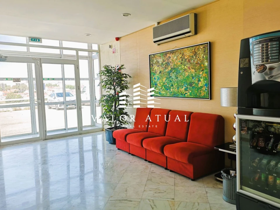 Loja para Arrendamento em Santa Maria e São Miguel, São Martinho, São Pedro Penaferrim Foto 29