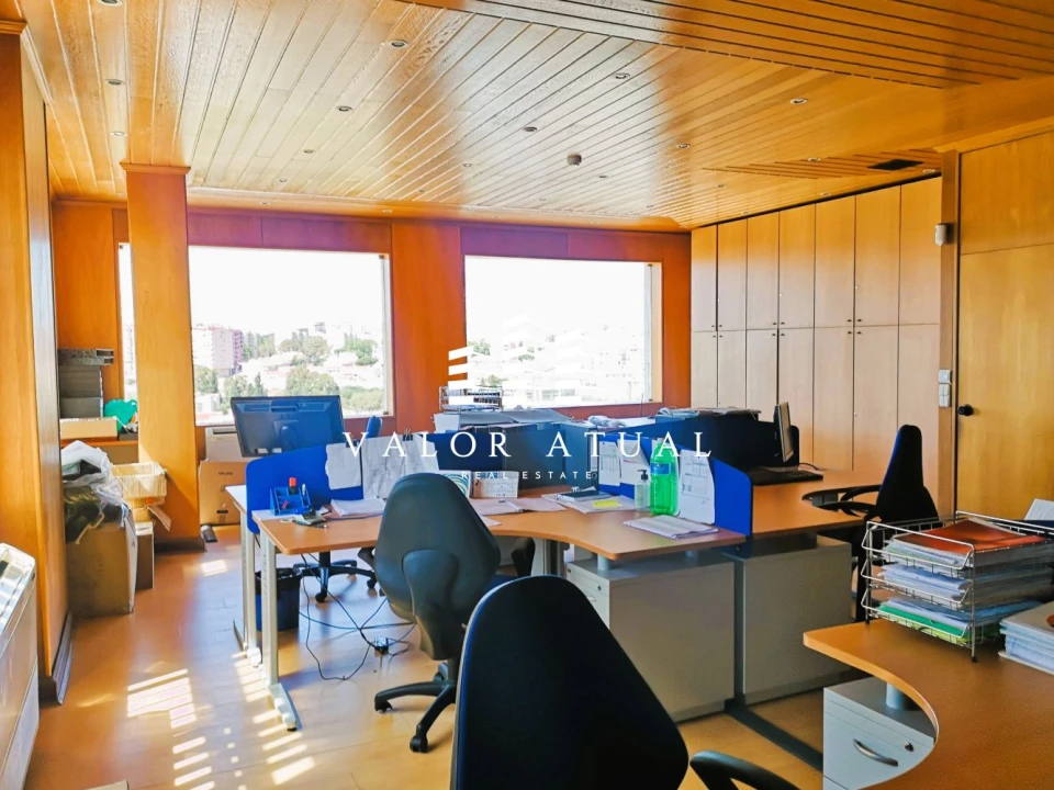 Loja para Arrendamento em Santa Maria e São Miguel, São Martinho, São Pedro Penaferrim Foto 3