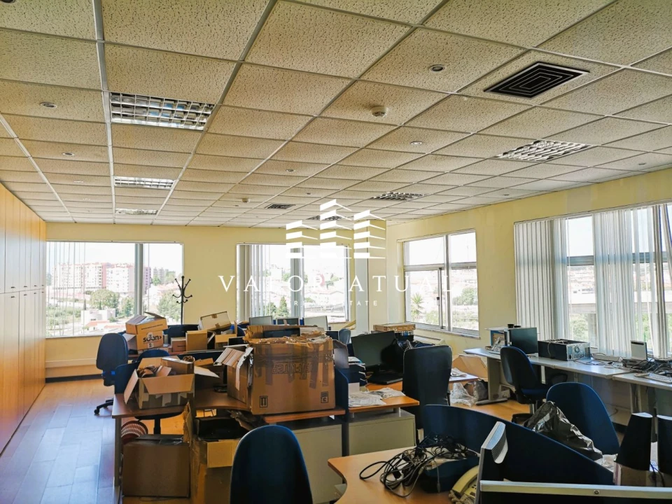 Loja para Arrendamento em Santa Maria e São Miguel, São Martinho, São Pedro Penaferrim Foto 23