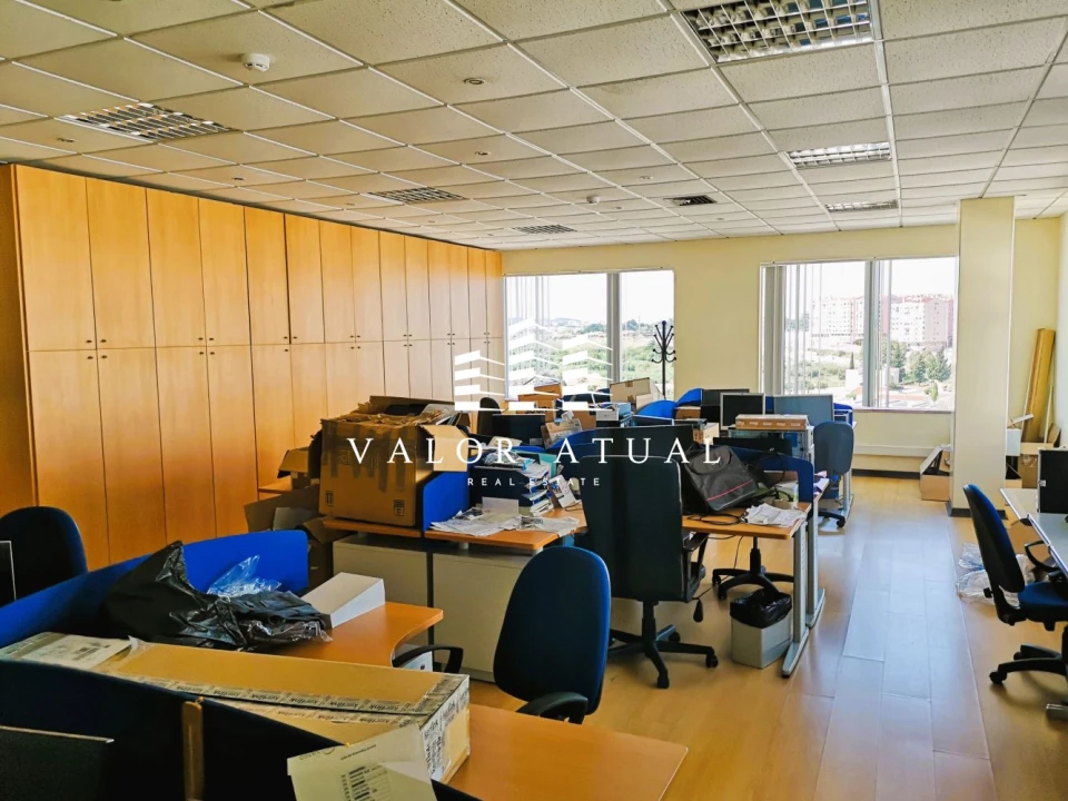 Loja para Arrendamento em Santa Maria e São Miguel, São Martinho, São Pedro Penaferrim Foto 24