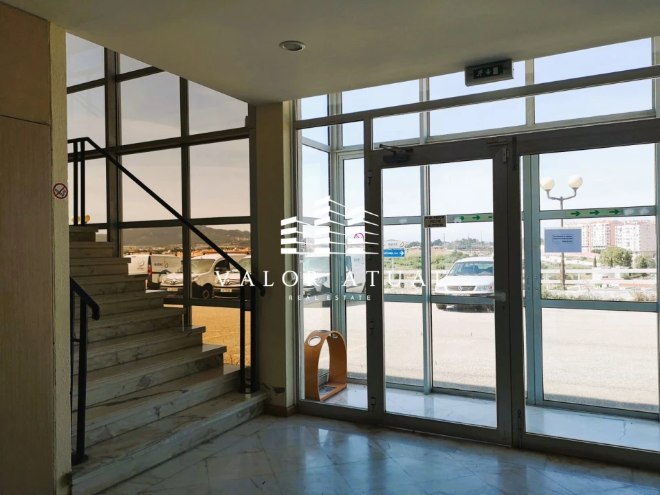 Loja para Arrendamento em Santa Maria e São Miguel, São Martinho, São Pedro Penaferrim Foto 30