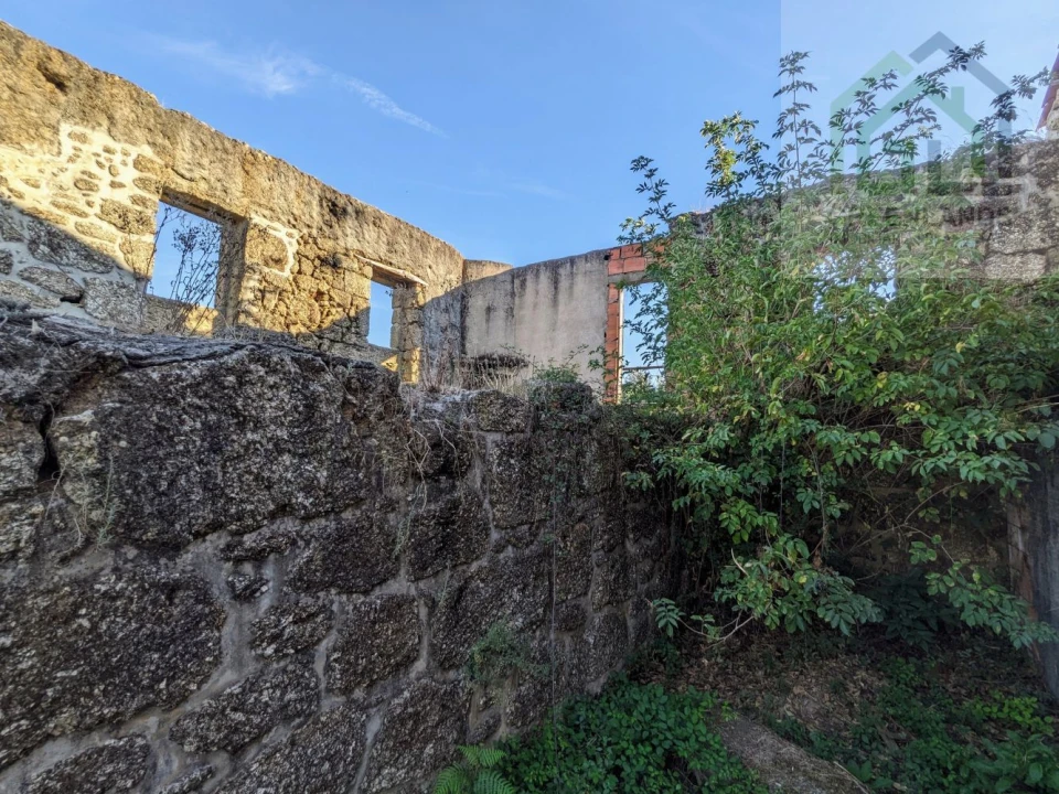 Moradia T2 para Venda em Candosa Foto 1