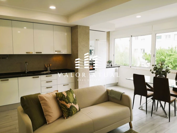 Apartamento T2 para Venda em Alvalade Foto 3