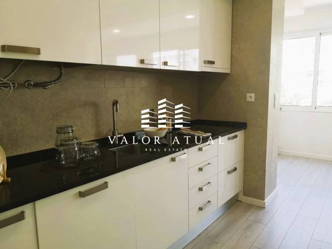 Apartamento T2 para Venda em Alvalade Foto 9