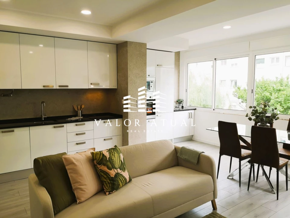 Apartamento T2 para Venda em Alvalade Foto 3
