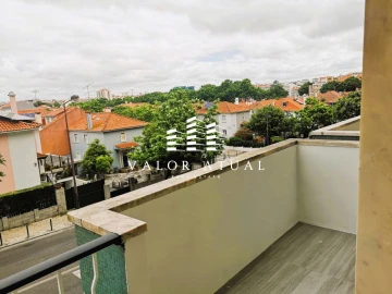 Apartamento T2 para Venda em Benfica