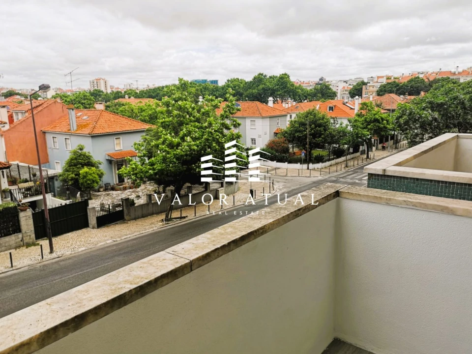 Apartamento T2 para Venda em Benfica Foto 7