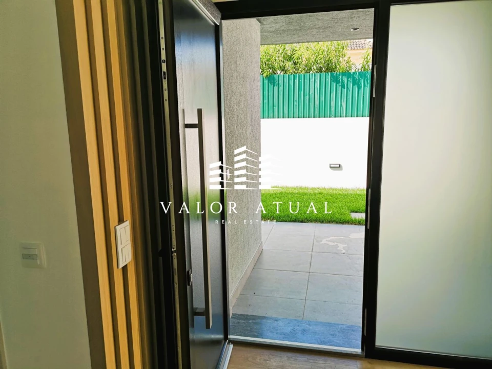 Moradia T5 para Venda em Porto Salvo Foto 10