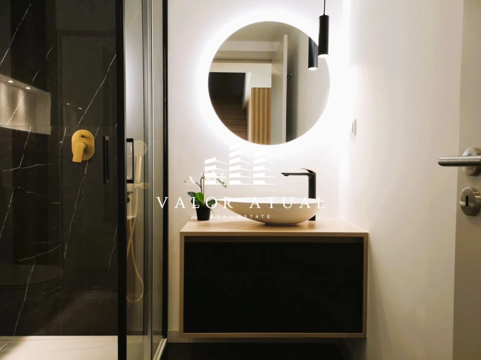 Moradia T5 para Venda em Porto Salvo Foto 11