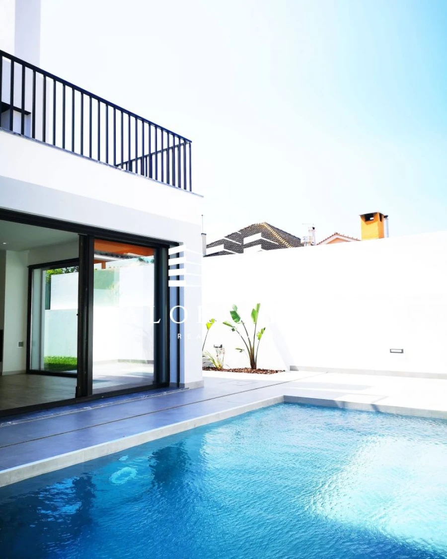 Moradia T5 para Venda em Porto Salvo