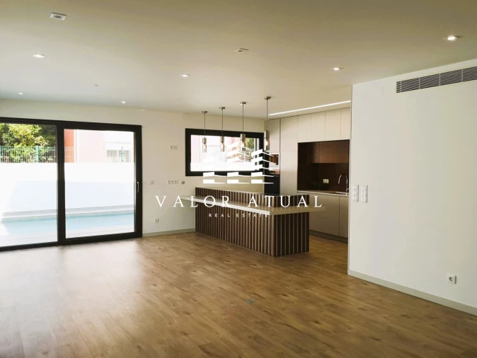 Moradia T5 para Venda em Porto Salvo Foto 4