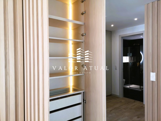 Moradia T5 para Venda em Porto Salvo Foto 9