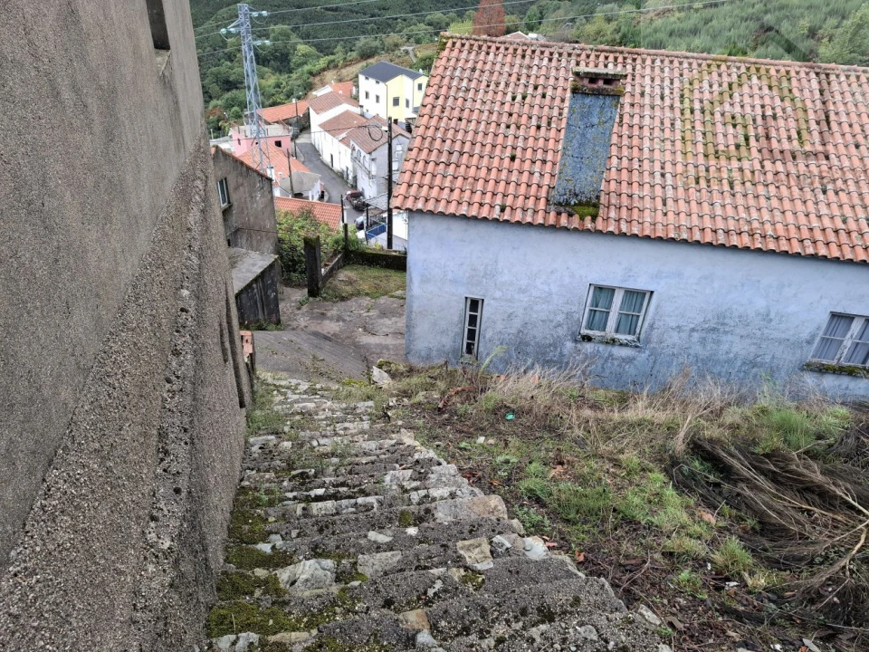 Moradia T4 para Venda em Cerdeira e Moura da Serra Foto 4