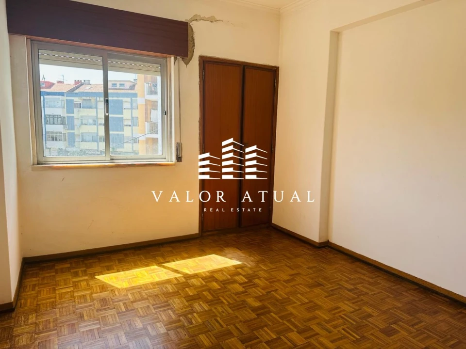 Apartamento T2 para Venda em Massamá e Monte Abraão Foto 13