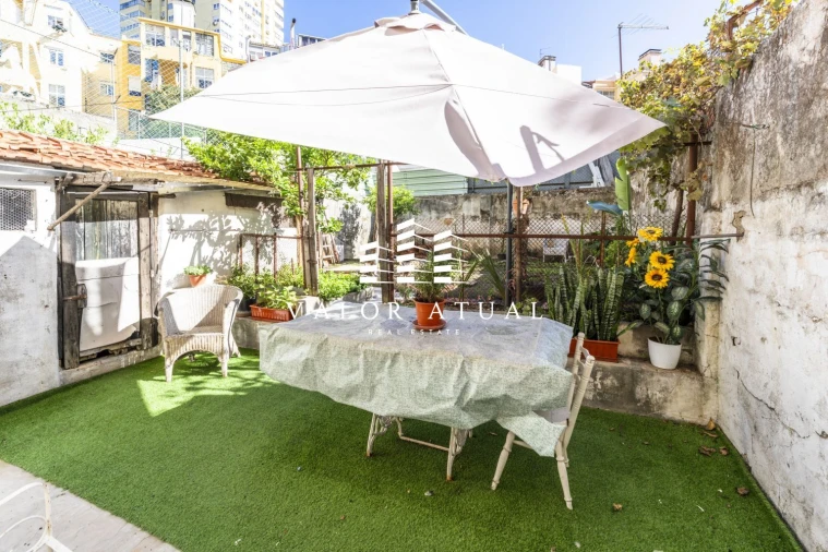 Apartamento T2 para Venda em São Domingos de Benfica Foto 2