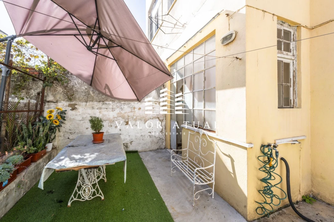 Apartamento T2 para Venda em São Domingos de Benfica Foto 1