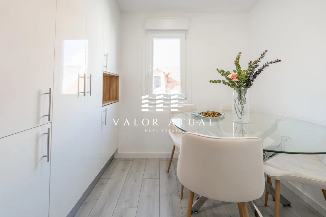 Apartamento T2 para Venda em São Domingos de Benfica Foto 5