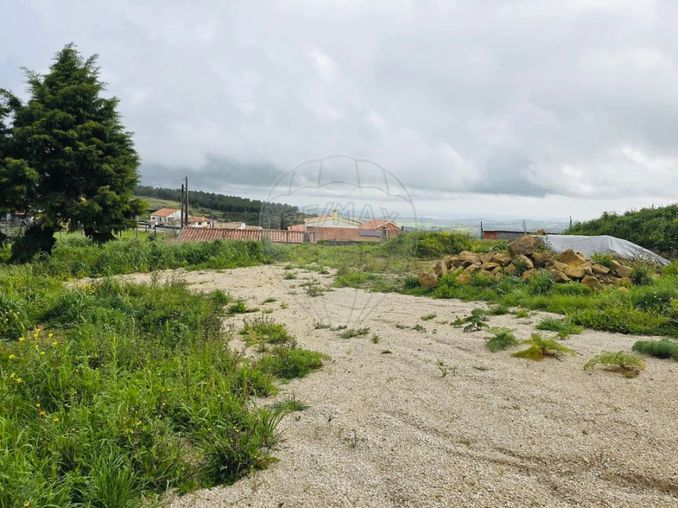 Terreno para Venda em Santiago dos Velhos Foto 1