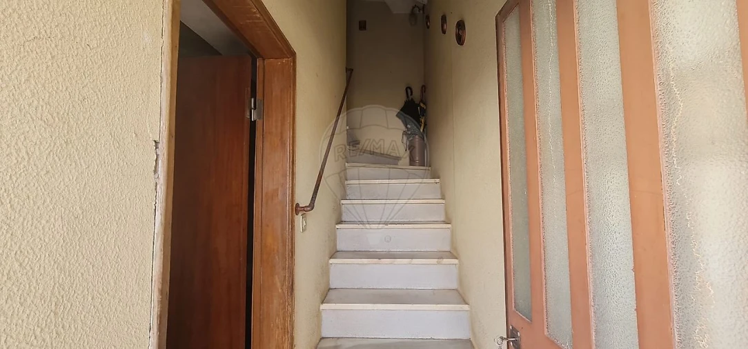 Moradia T4 para Venda em Envendos Foto 3