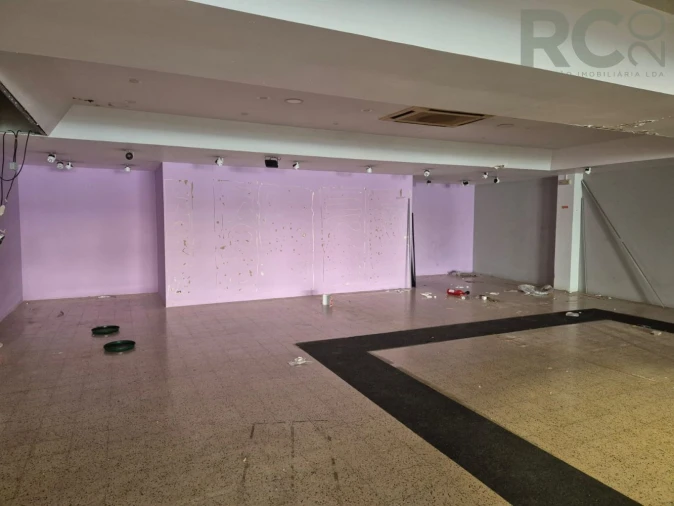 Loja para Arrendamento em Santa Maria, São Pedro e Matacães Foto 2