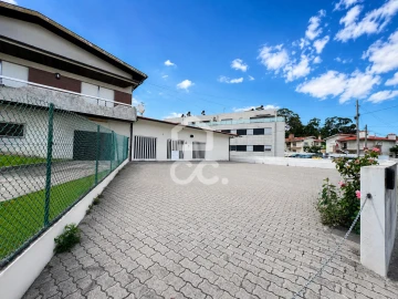 Negócio para Arrendamento em Lousado