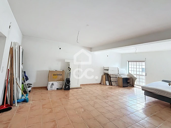 Prédio para Venda em Reguengo Grande Foto 2