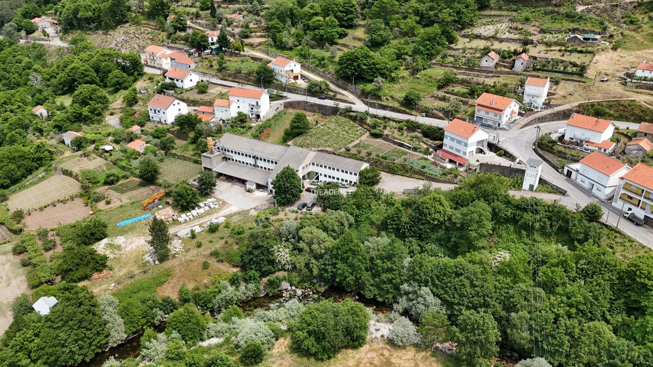 Armazém para Venda em Manteigas (São Pedro) Foto 3