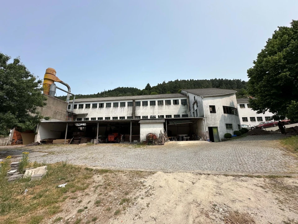 Armazém para Venda em Manteigas (São Pedro) Foto 55