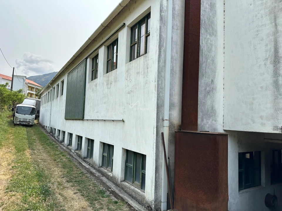 Armazém para Venda em Manteigas (São Pedro) Foto 35