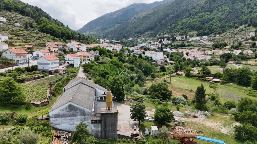 Armazém para Venda em Manteigas (São Pedro) Foto 14