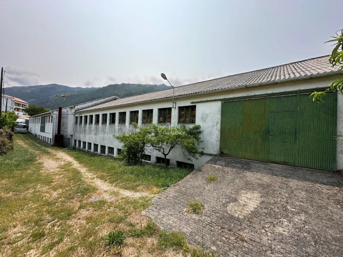 Armazém para Venda em Manteigas (São Pedro) Foto 37