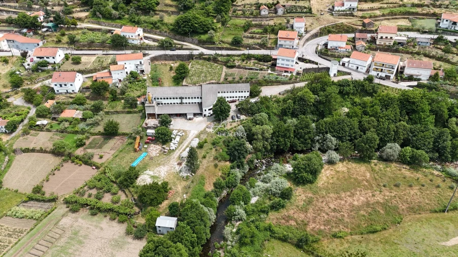Armazém para Venda em Manteigas (São Pedro) Foto 4