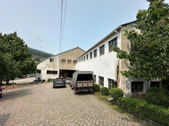 Armazém para Venda em Manteigas (São Pedro) Foto 48