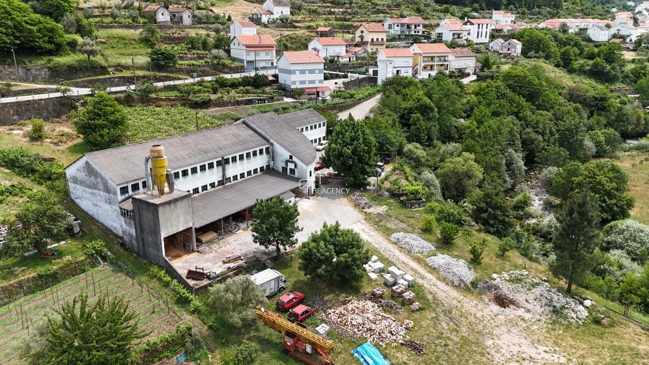 Armazém para Venda em Manteigas (São Pedro) Foto 13