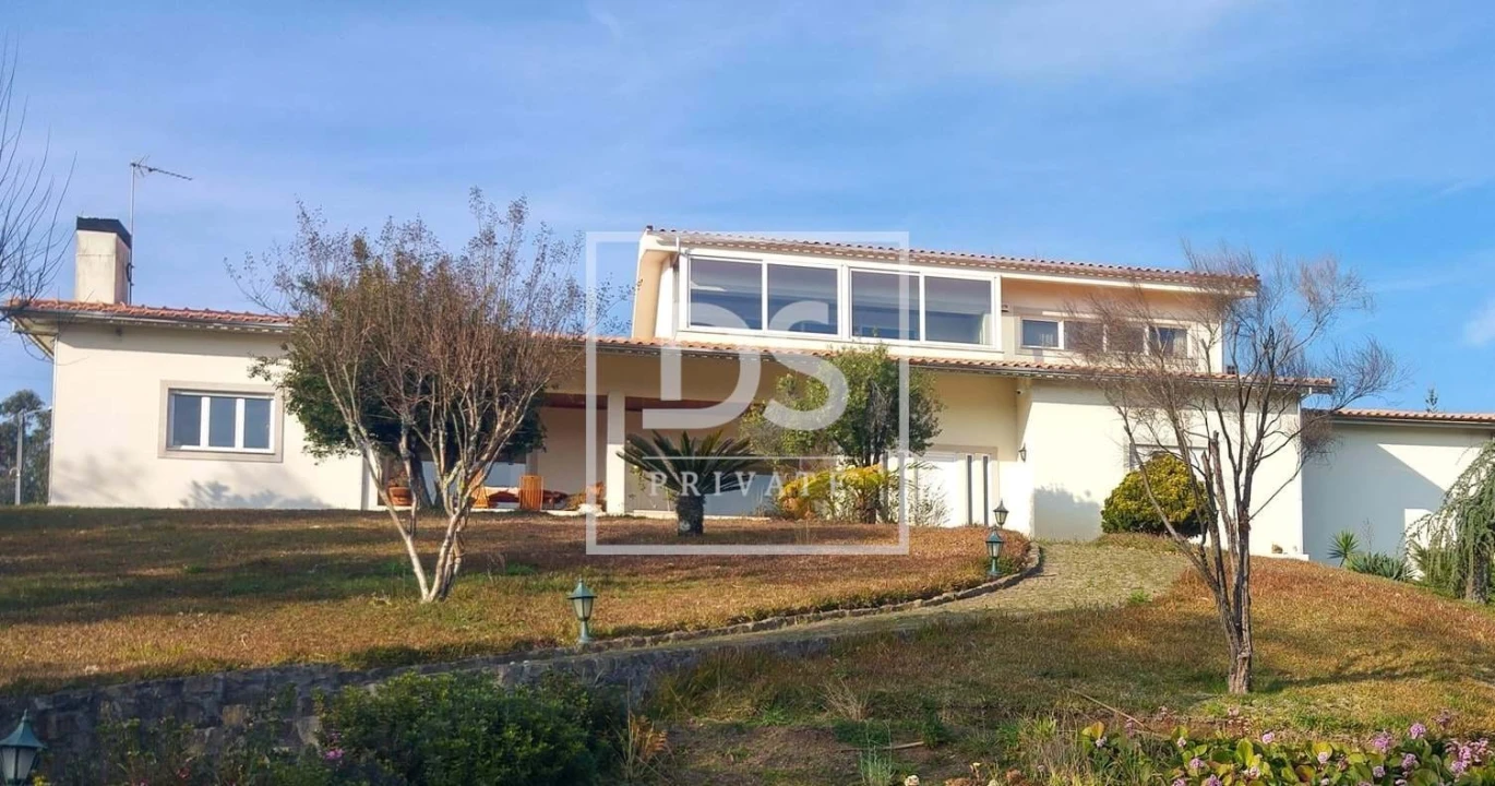 Moradia T4 para Venda em Ossela Foto 1