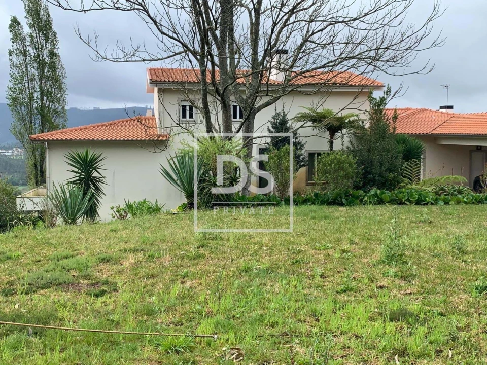 Moradia T4 para Venda em Ossela Foto 5