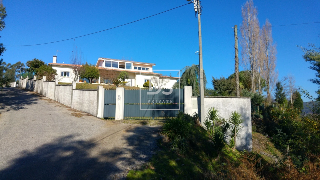 Moradia T4 para Venda em Ossela Foto 2